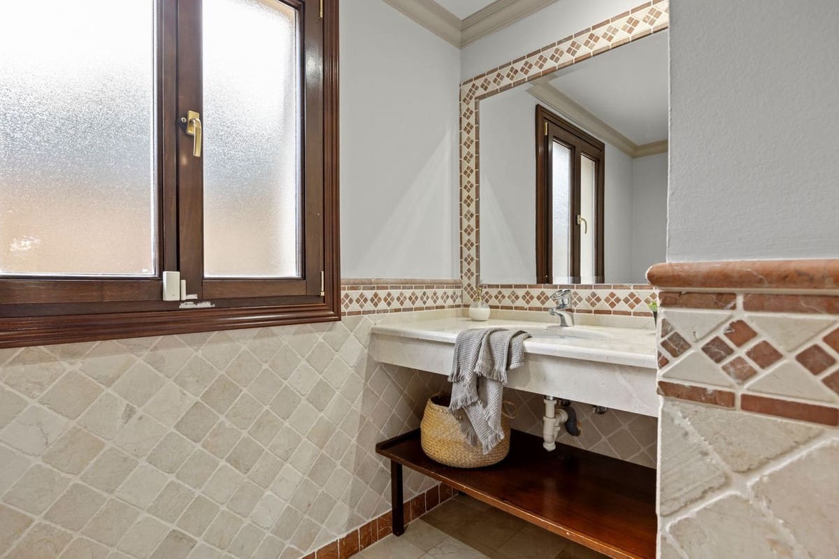 6 slaapkamer Villa te koop in Los Arqueros met garage - € 1.985.000 (Ref: 9079699)