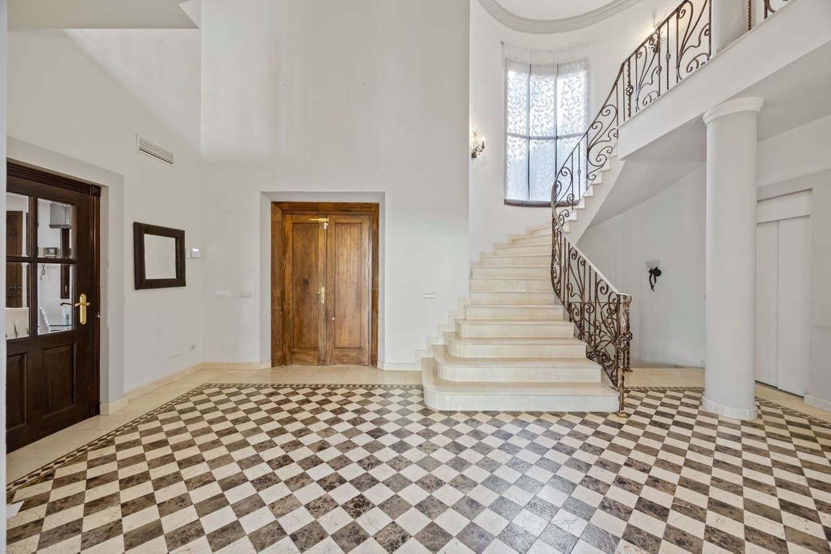 6 slaapkamer Villa te koop in Los Arqueros met garage - € 1.985.000 (Ref: 9079699)