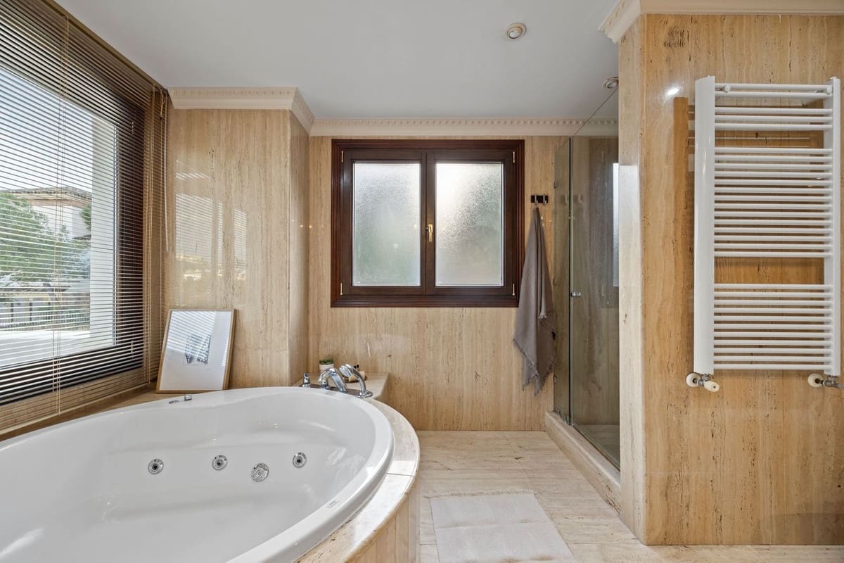 6 slaapkamer Villa te koop in Los Arqueros met garage - € 1.985.000 (Ref: 9079699)