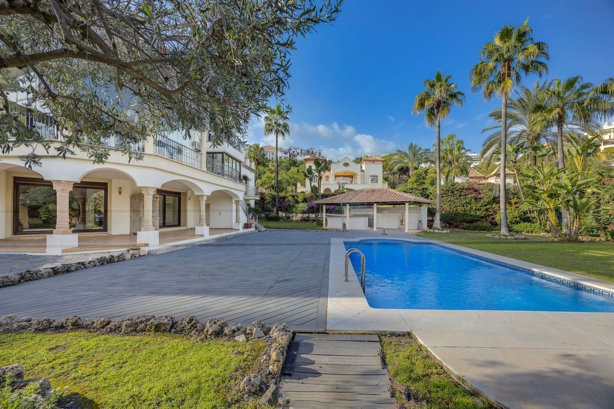 6 slaapkamer Villa te koop in Los Arqueros met garage - € 1.985.000 (Ref: 9079699)