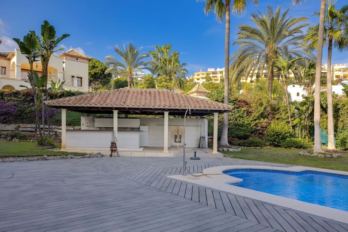 6 slaapkamer Villa te koop in Los Arqueros met garage - € 1.985.000 (Ref: 9079699)