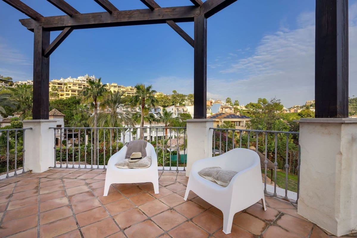 6 slaapkamer Villa te koop in Los Arqueros met garage - € 1.985.000 (Ref: 9079699)