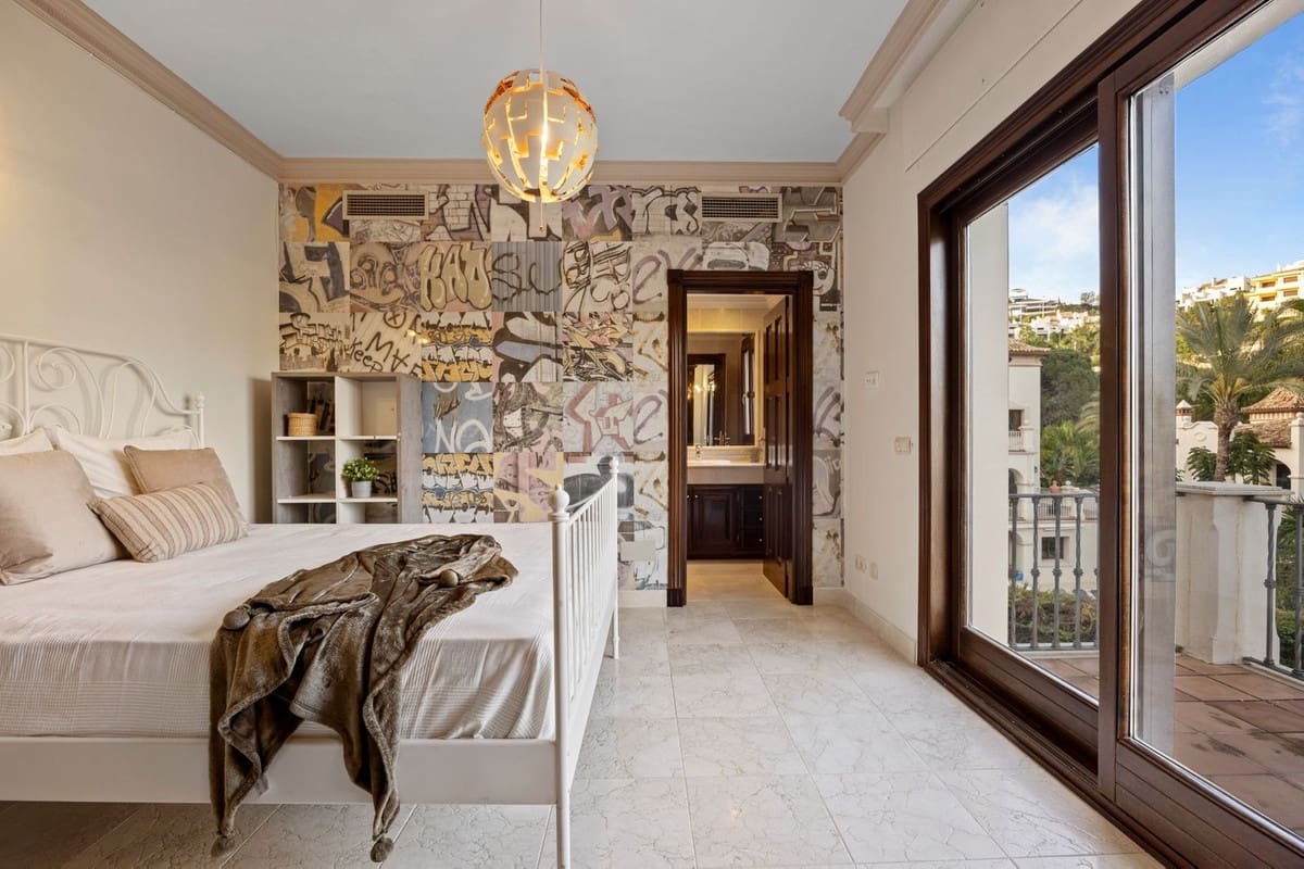 6 slaapkamer Villa te koop in Los Arqueros met garage - € 1.985.000 (Ref: 9079699)