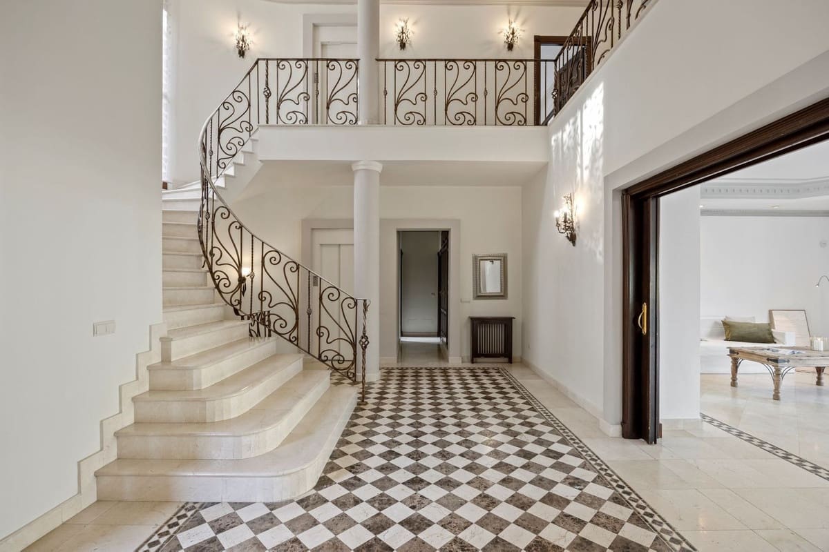 6 slaapkamer Villa te koop in Los Arqueros met garage - € 1.985.000 (Ref: 9079699)