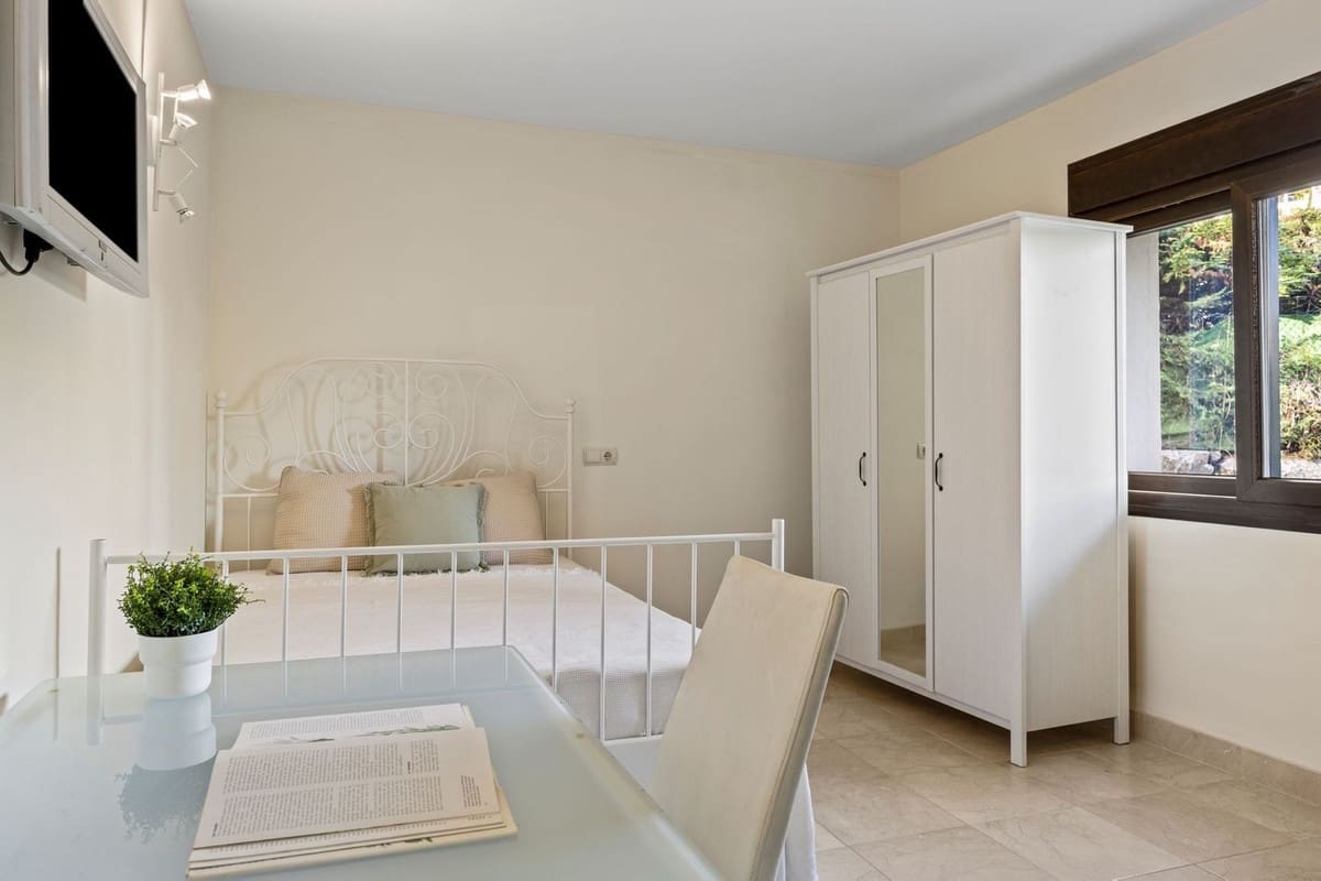 6 slaapkamer Villa te koop in Los Arqueros met garage - € 1.985.000 (Ref: 9079699)
