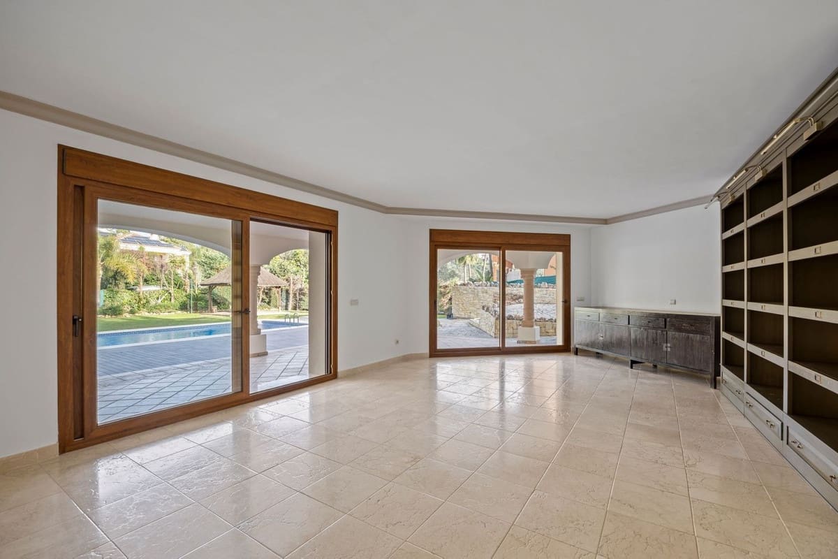6 slaapkamer Villa te koop in Los Arqueros met garage - € 1.985.000 (Ref: 9079699)