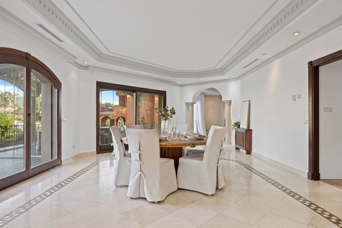 6 slaapkamer Villa te koop in Los Arqueros met garage - € 1.985.000 (Ref: 9079699)