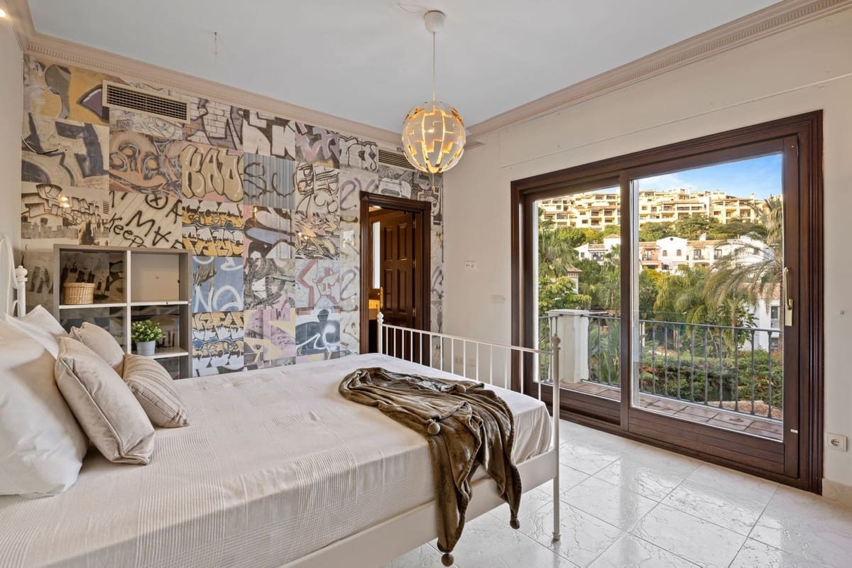 6 slaapkamer Villa te koop in Los Arqueros met garage - € 1.985.000 (Ref: 9079699)