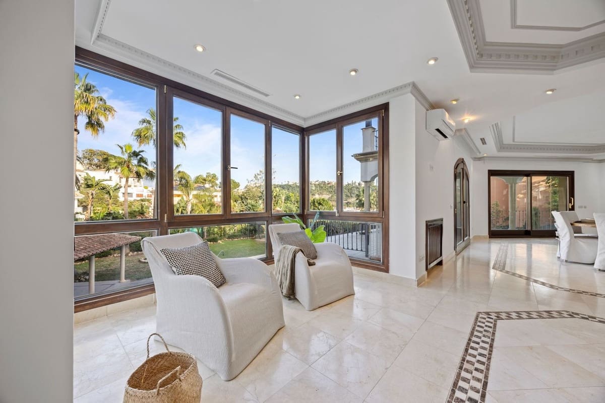 6 slaapkamer Villa te koop in Los Arqueros met garage - € 1.985.000 (Ref: 9079699)