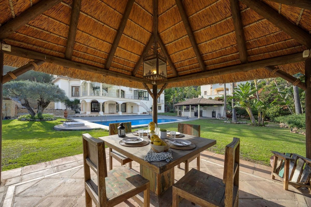 6 slaapkamer Villa te koop in Los Arqueros met garage - € 1.985.000 (Ref: 9079699)