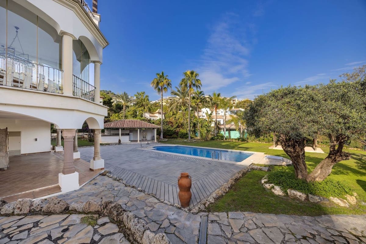 6 slaapkamer Villa te koop in Los Arqueros met garage - € 1.985.000 (Ref: 9079699)