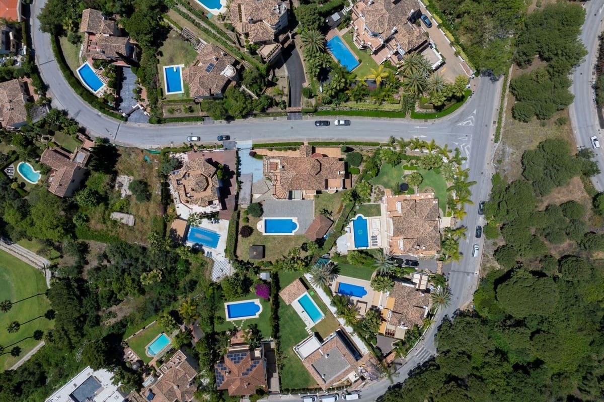 6 slaapkamer Villa te koop in Los Arqueros met garage - € 1.985.000 (Ref: 9079699)