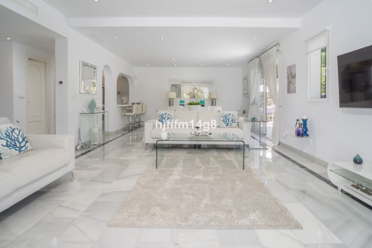 Chalet de 4 habitaciones en Nueva Andalucia en venta - 1.935.000 € (Ref: 9079701)