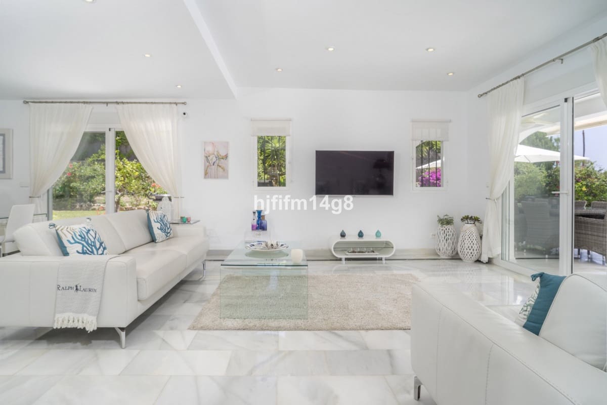 Chalet de 4 habitaciones en Nueva Andalucia en venta - 1.935.000 € (Ref: 9079701)