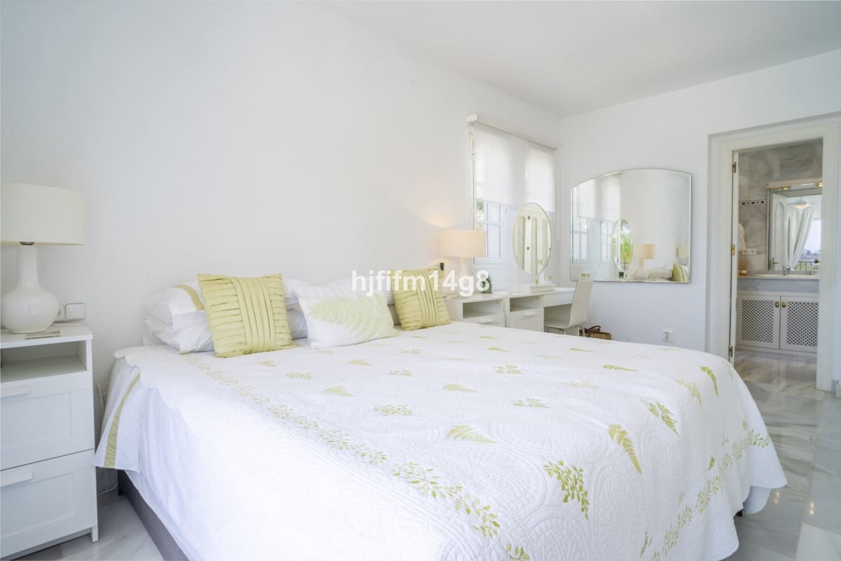 Chalet de 4 habitaciones en Nueva Andalucia en venta - 1.935.000 € (Ref: 9079701)