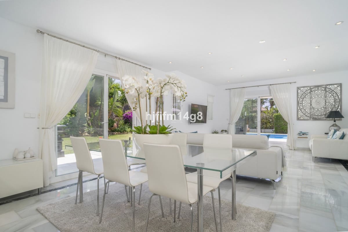 Chalet de 4 habitaciones en Nueva Andalucia en venta - 1.935.000 € (Ref: 9079701)