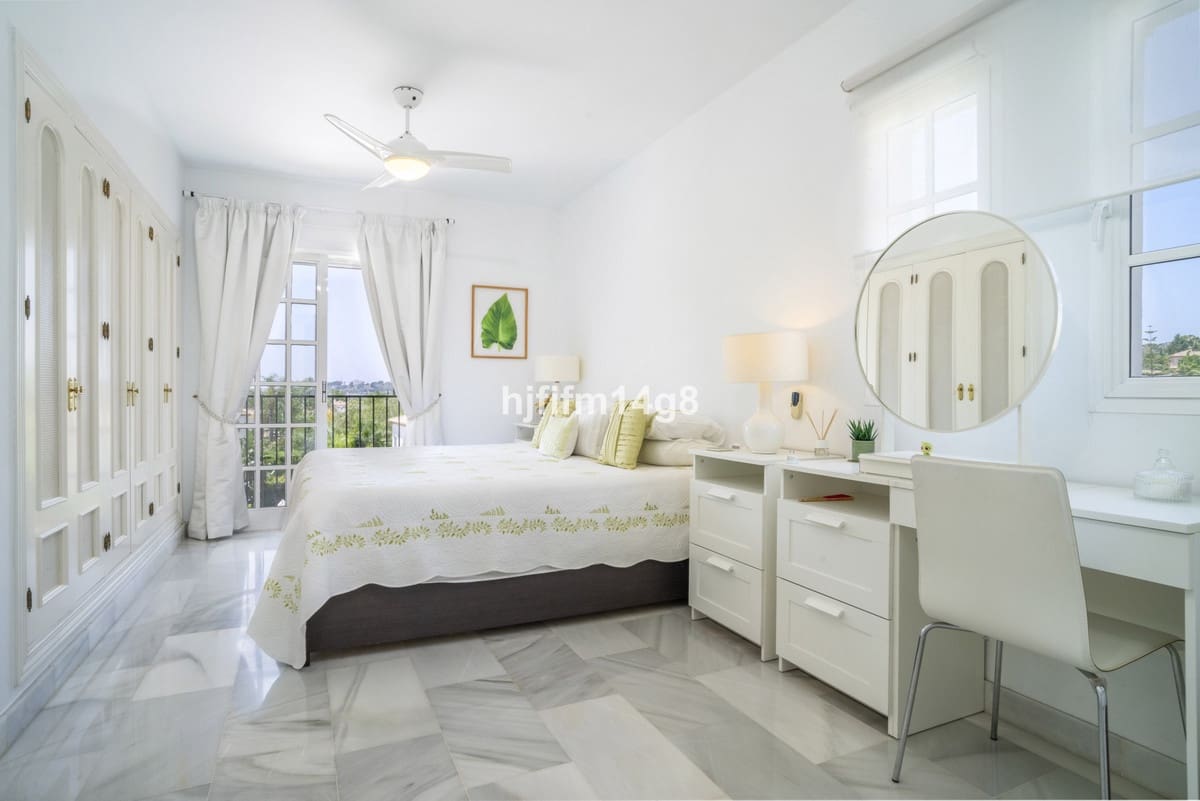 Chalet de 4 habitaciones en Nueva Andalucia en venta - 1.935.000 € (Ref: 9079701)