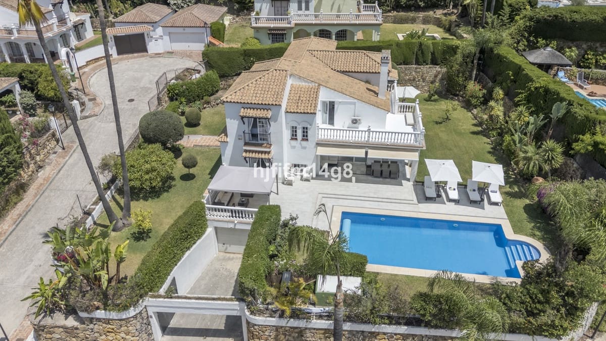 Chalet de 4 habitaciones en Nueva Andalucia en venta - 1.935.000 € (Ref: 9079701)