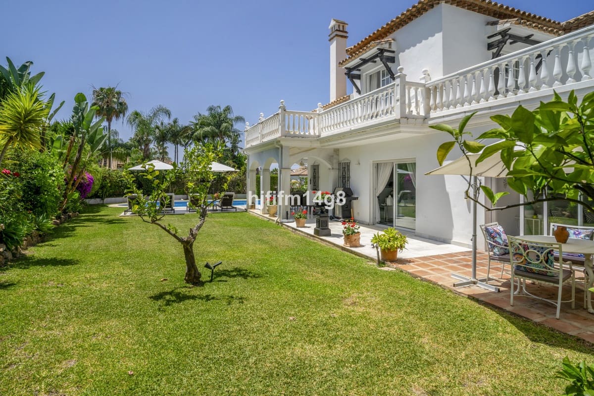 Chalet de 4 habitaciones en Nueva Andalucia en venta - 1.935.000 € (Ref: 9079701)