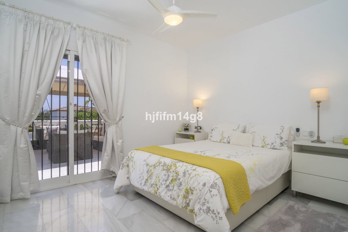 Chalet de 4 habitaciones en Nueva Andalucia en venta - 1.935.000 € (Ref: 9079701)
