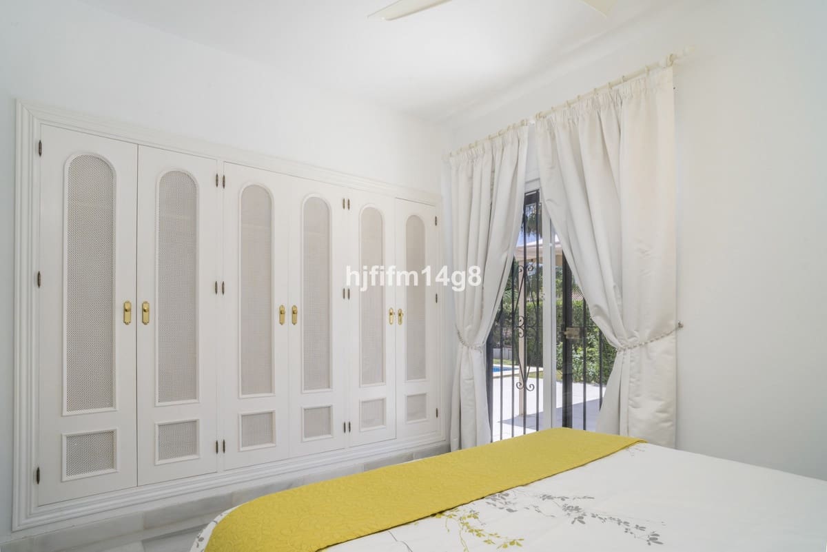 Chalet de 4 habitaciones en Nueva Andalucia en venta - 1.935.000 € (Ref: 9079701)