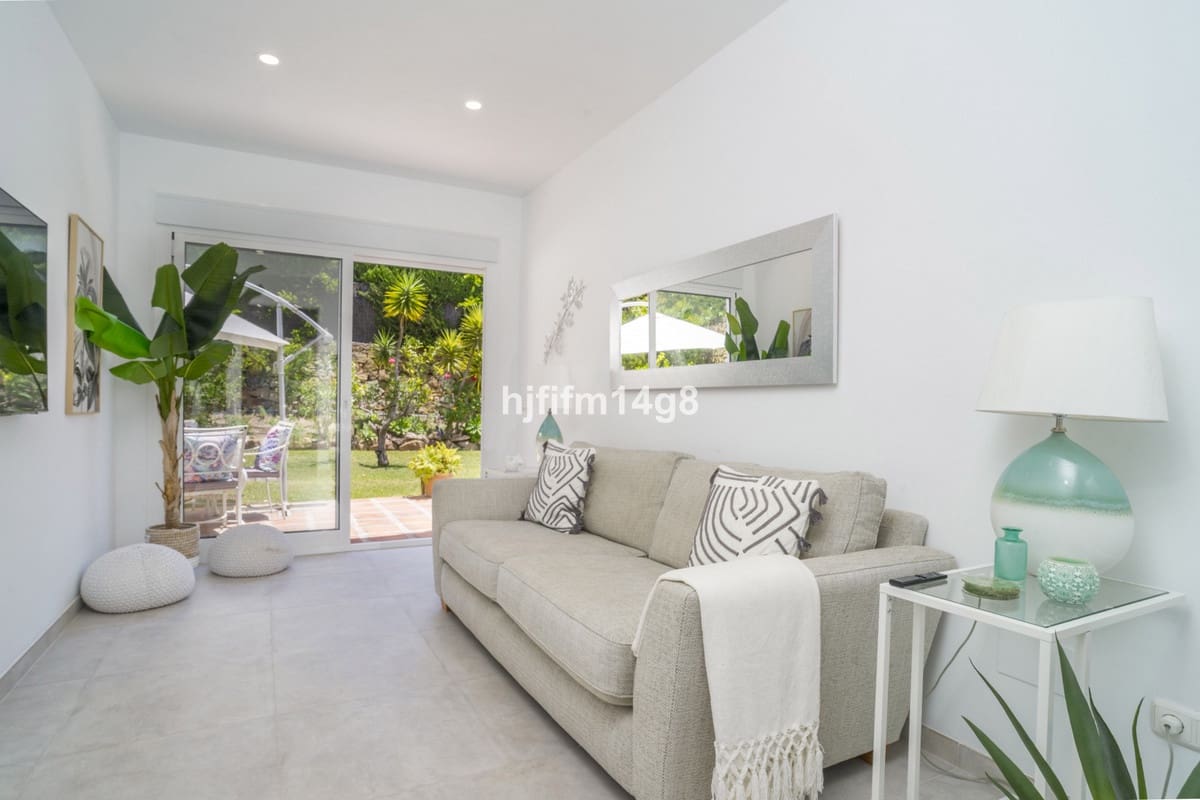 Chalet de 4 habitaciones en Nueva Andalucia en venta - 1.935.000 € (Ref: 9079701)