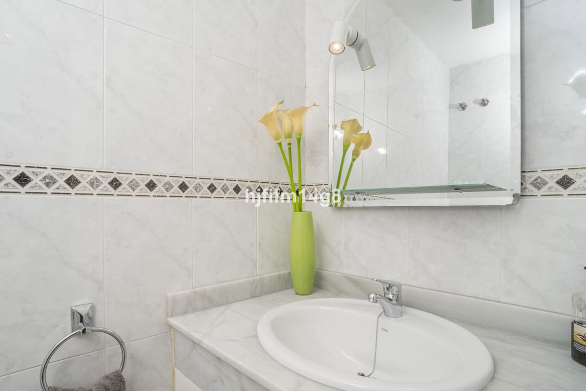 Chalet de 4 habitaciones en Nueva Andalucia en venta - 1.935.000 € (Ref: 9079701)