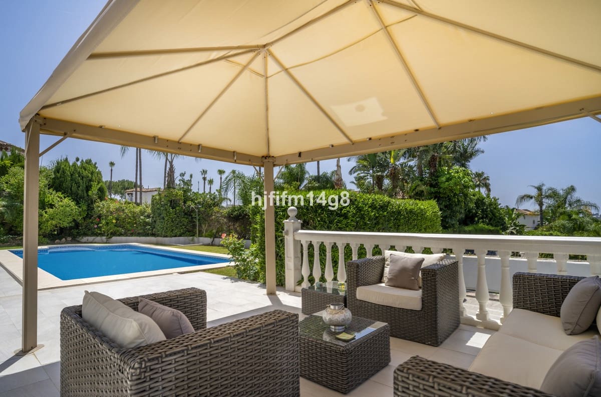 Chalet de 4 habitaciones en Nueva Andalucia en venta - 1.935.000 € (Ref: 9079701)