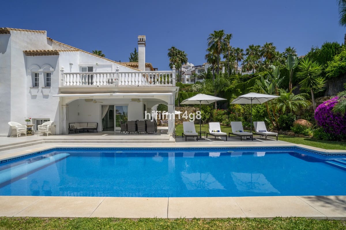 Chalet de 4 habitaciones en Nueva Andalucia en venta - 1.935.000 € (Ref: 9079701)
