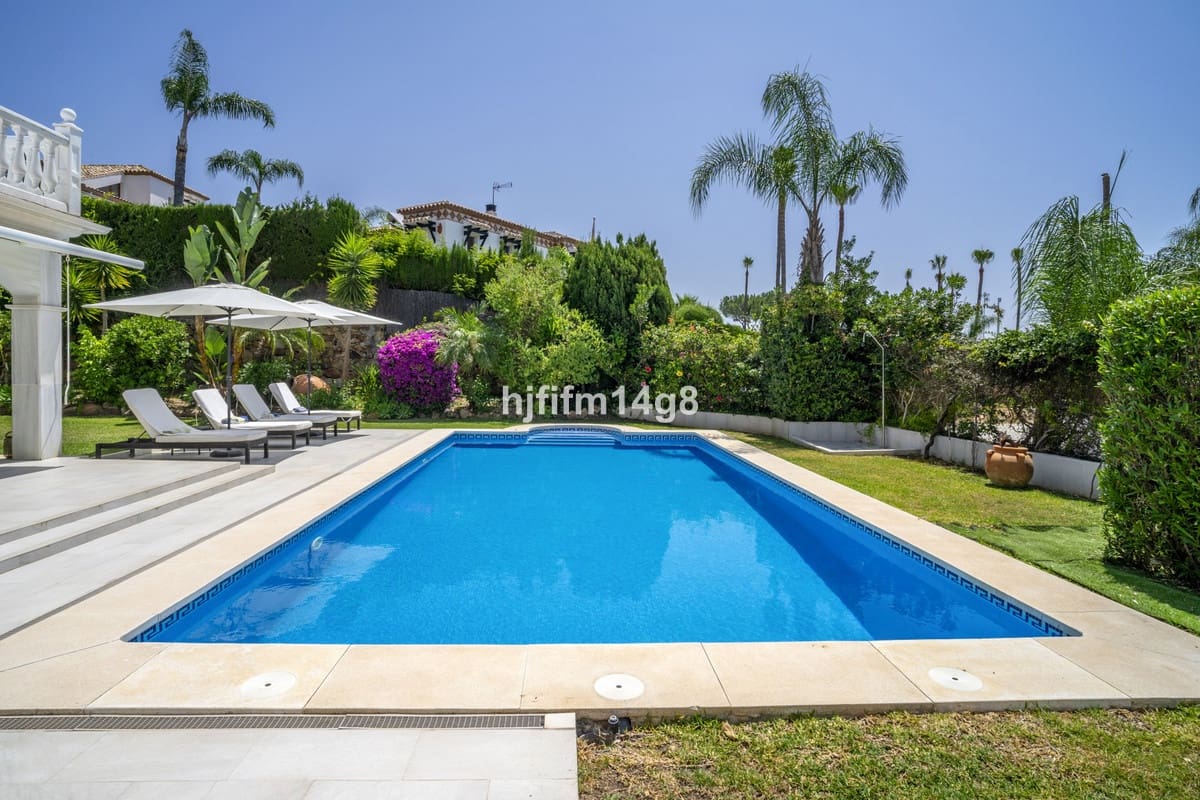 Chalet de 4 habitaciones en Nueva Andalucia en venta - 1.935.000 € (Ref: 9079701)