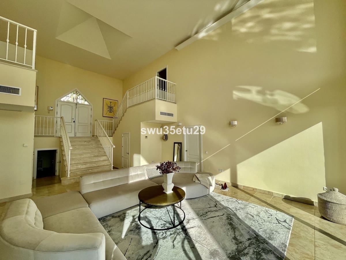 3 soverom Villa til salgs i Istan med garasje - € 1 350 000 (Ref: 9079702)