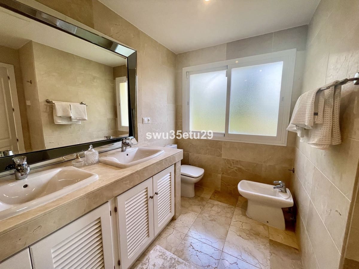 3 soverom Villa til salgs i Istan med garasje - € 1 350 000 (Ref: 9079702)