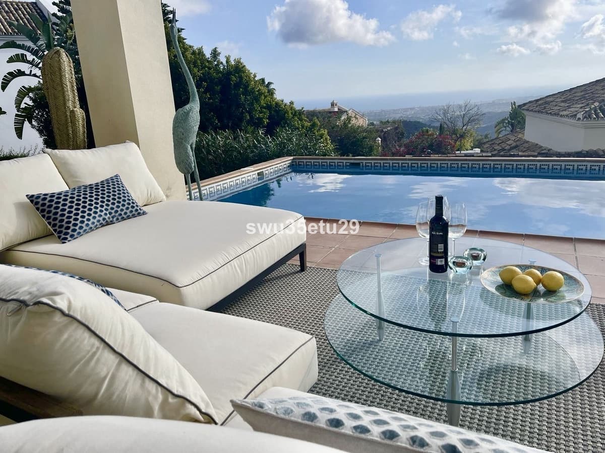 3 soverom Villa til salgs i Istan med garasje - € 1 350 000 (Ref: 9079702)