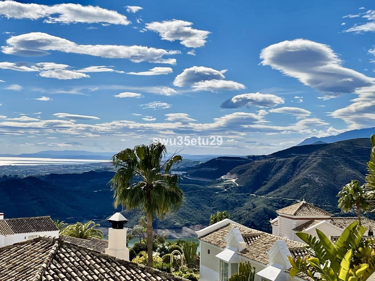 3 soverom Villa til salgs i Istan med garasje - € 1 350 000 (Ref: 9079702)