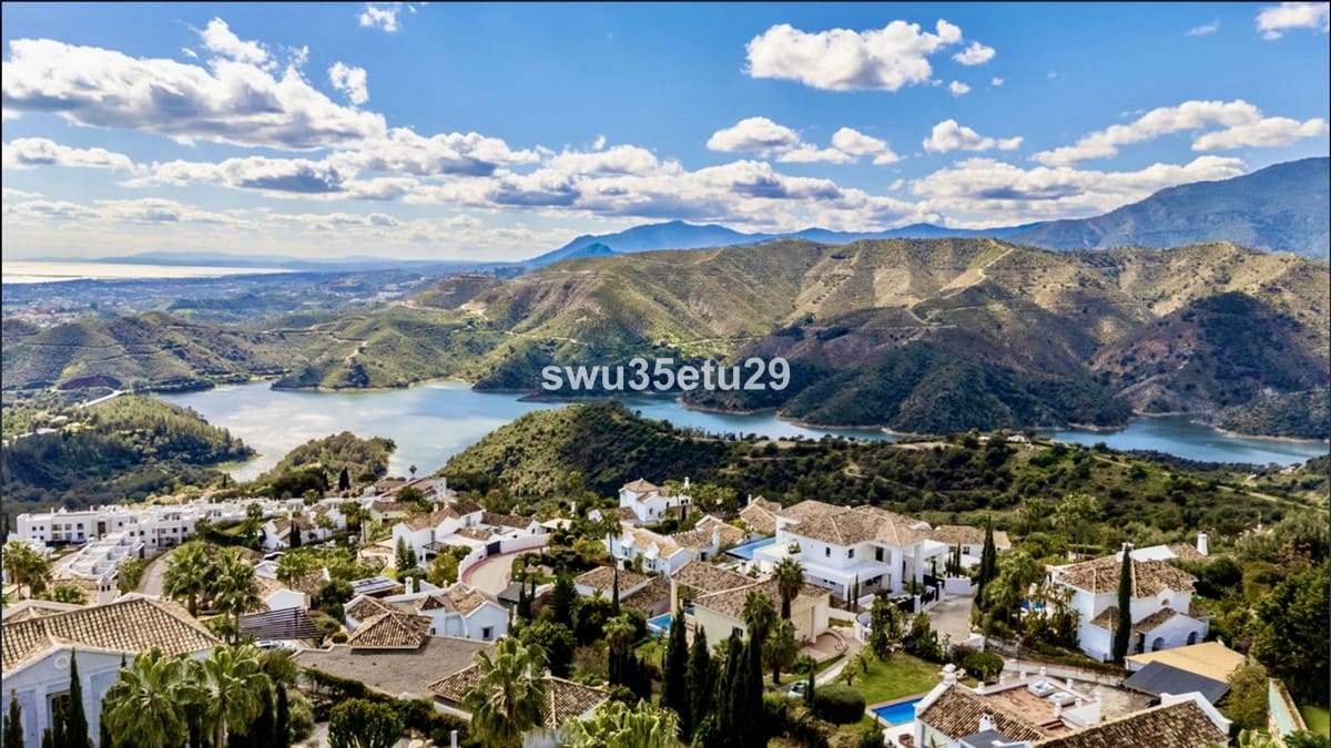 3 soverom Villa til salgs i Istan med garasje - € 1 350 000 (Ref: 9079702)