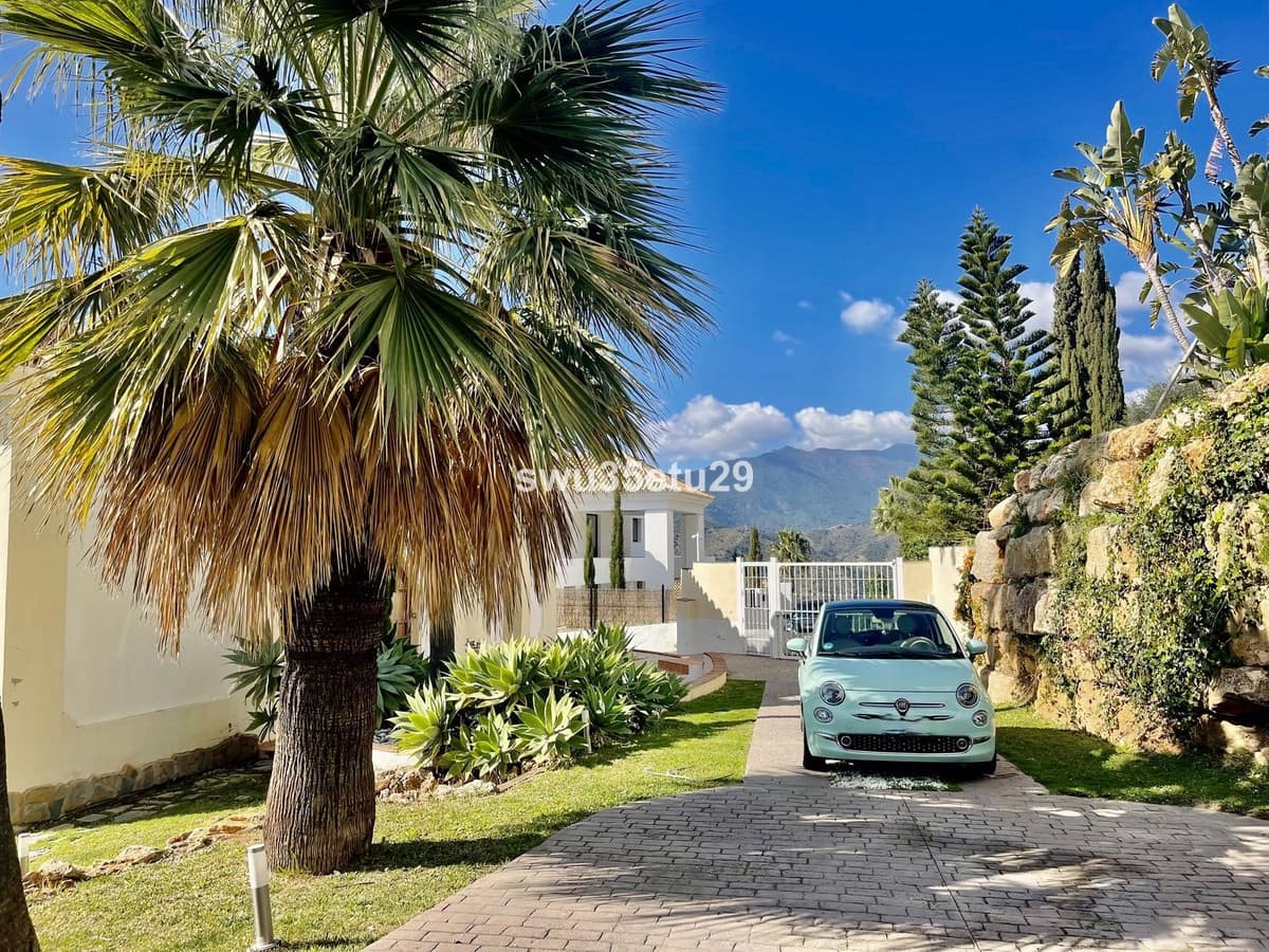 3 soverom Villa til salgs i Istan med garasje - € 1 350 000 (Ref: 9079702)