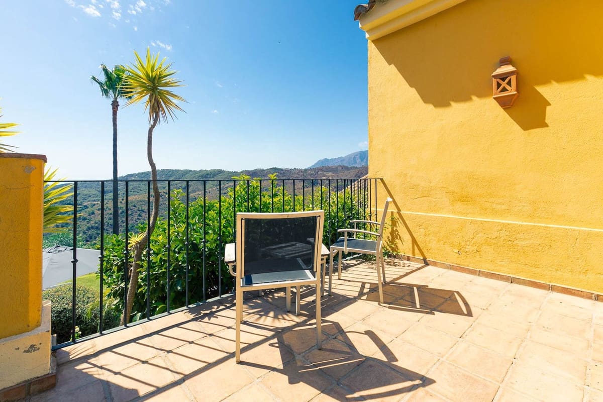 5 bedroom Villa for sale in Benahavis with garage - € 1,875,000 (Ref: 9079704)