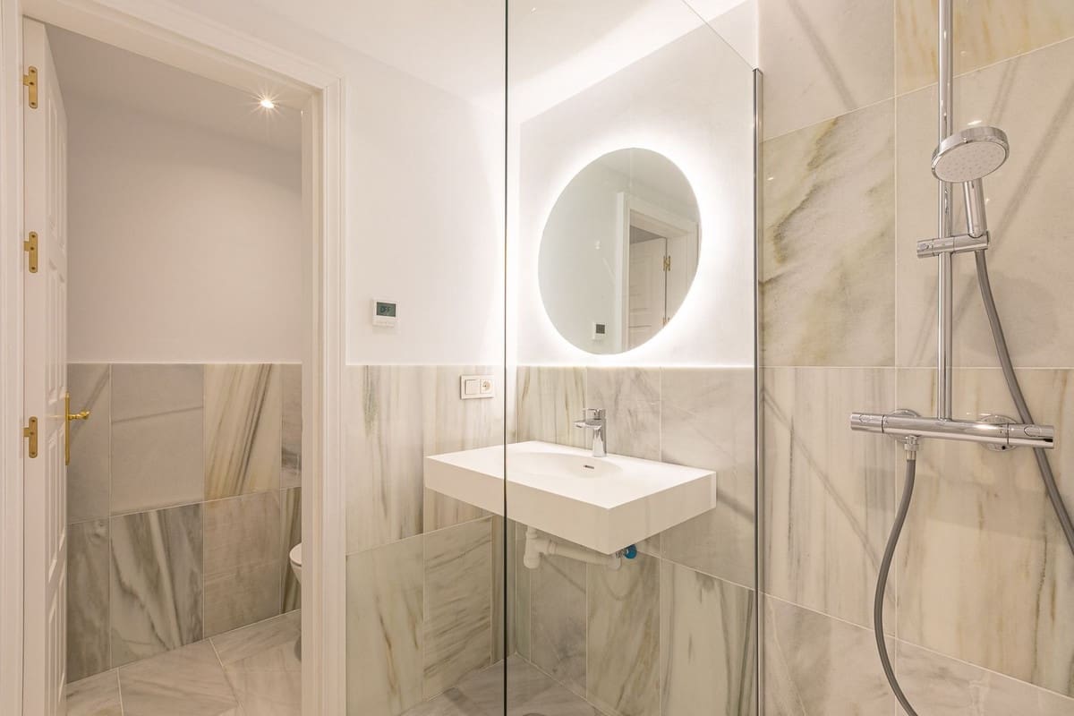 5 bedroom Villa for sale in Benahavis with garage - € 1,875,000 (Ref: 9079704)