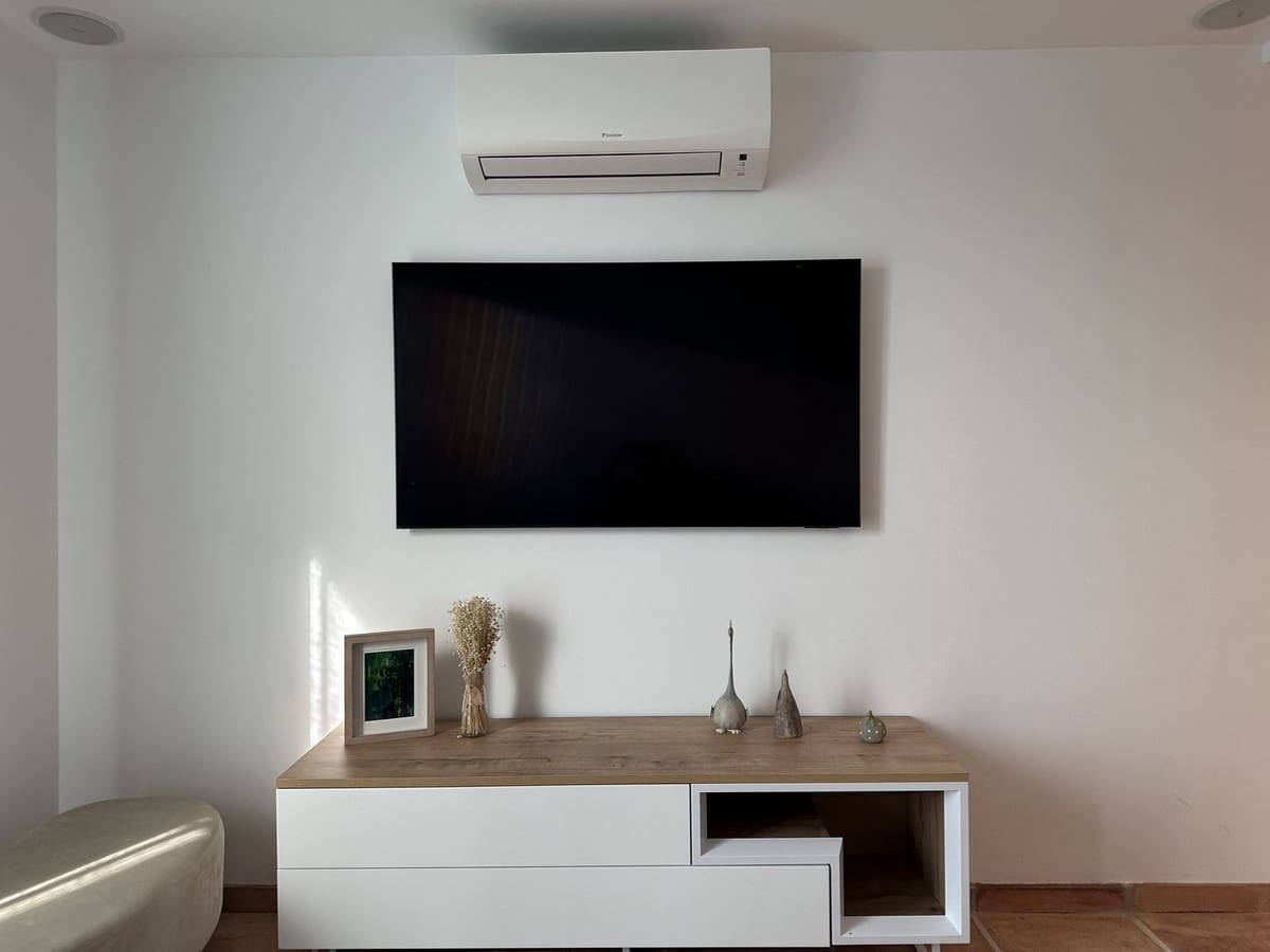 5 bedroom Villa for sale in Benahavis with garage - € 1,875,000 (Ref: 9079704)