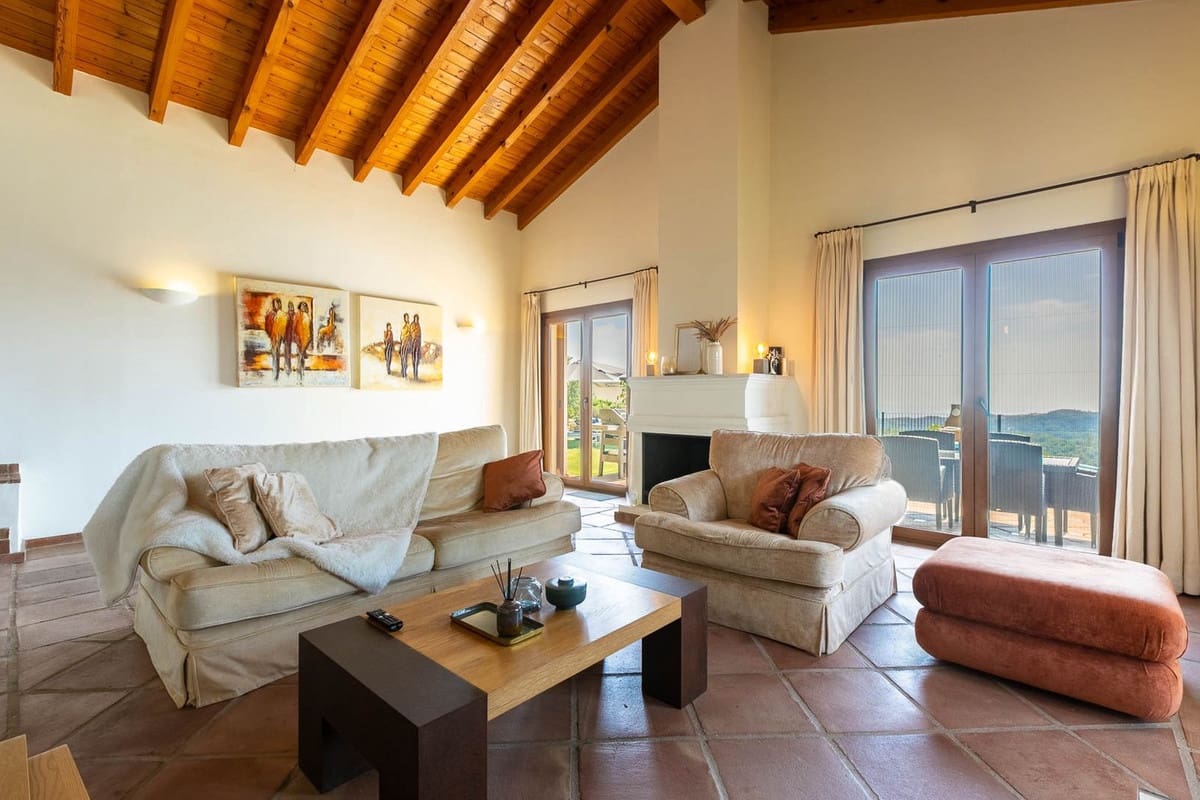 5 bedroom Villa for sale in Benahavis with garage - € 1,875,000 (Ref: 9079704)