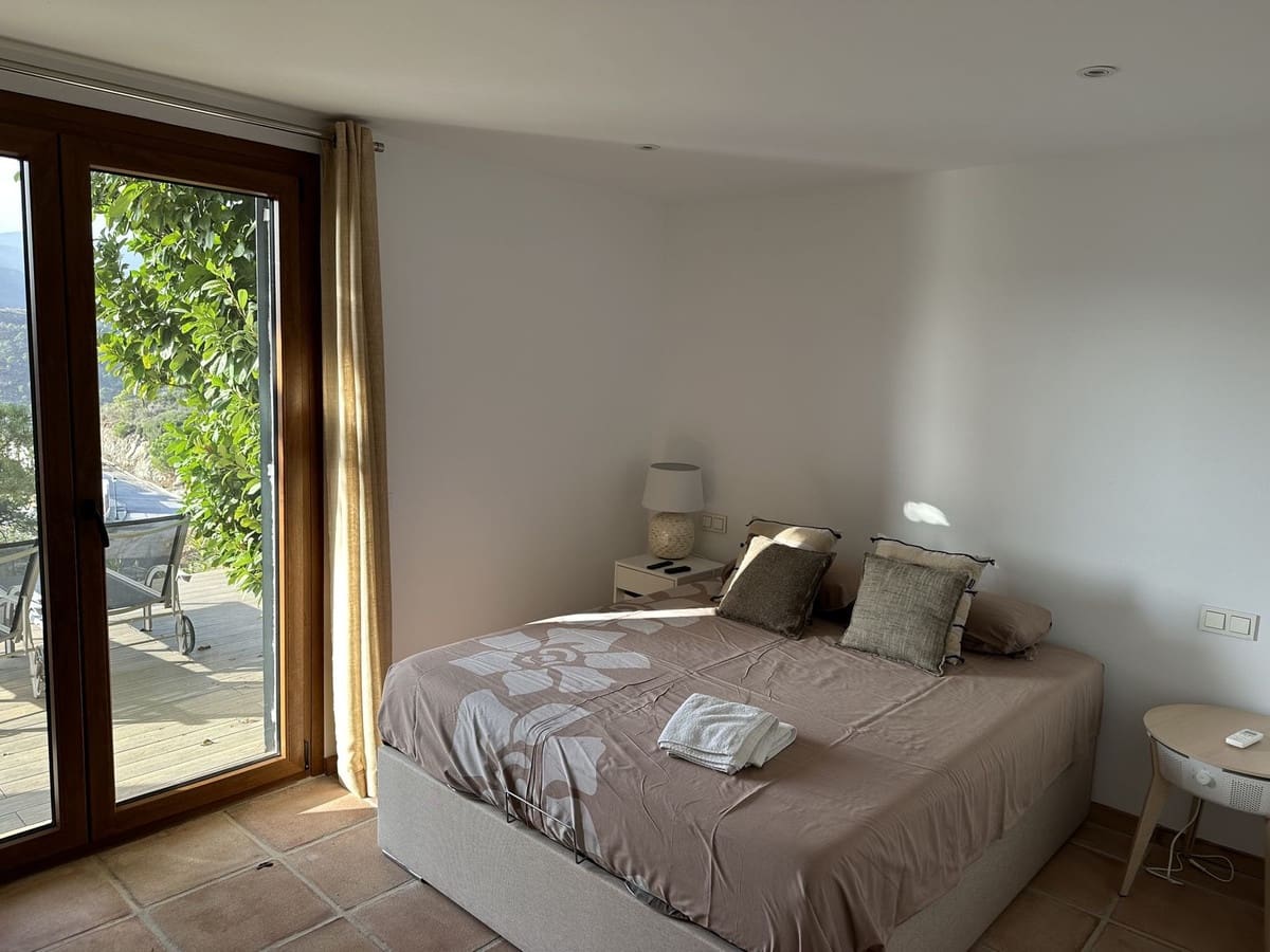 5 bedroom Villa for sale in Benahavis with garage - € 1,875,000 (Ref: 9079704)