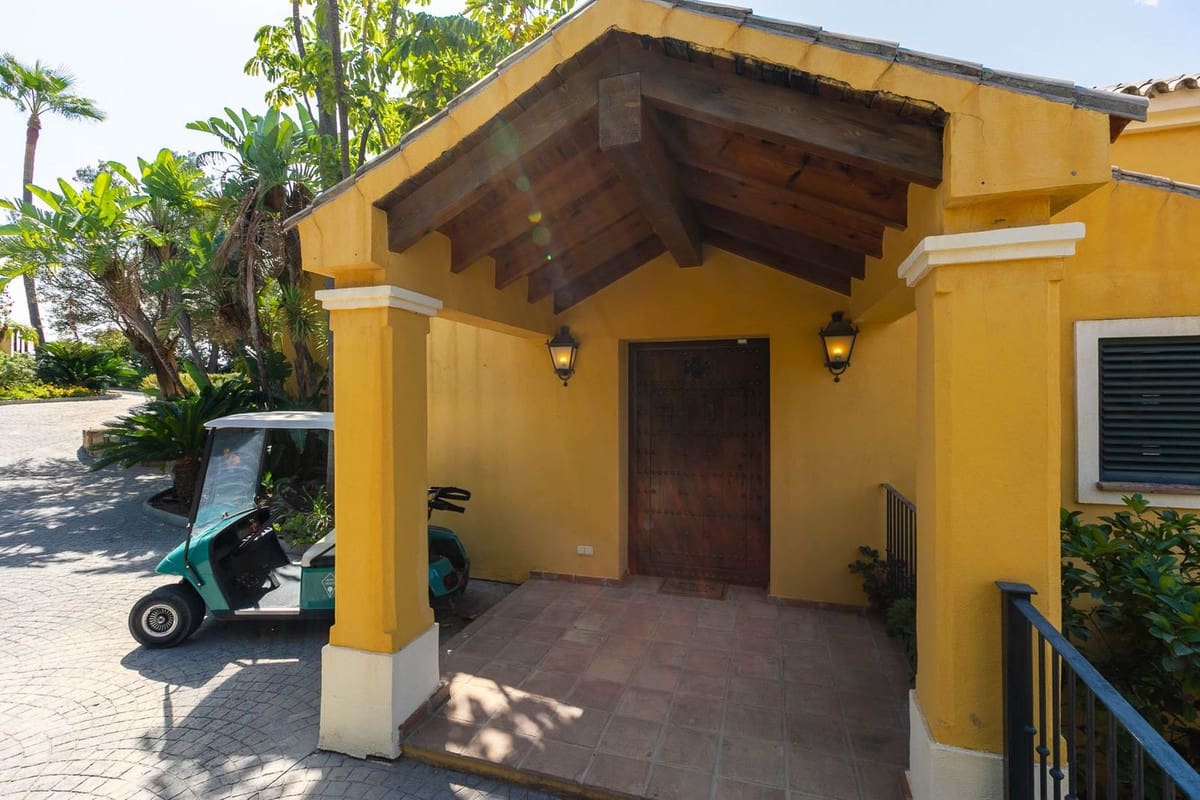 5 sovrum Villa till salu i Benahavis med garage - 1 795 000 € (Ref: 9079704)