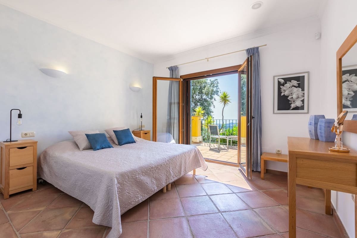 5 sovrum Villa till salu i Benahavis med garage - 1 795 000 € (Ref: 9079704)