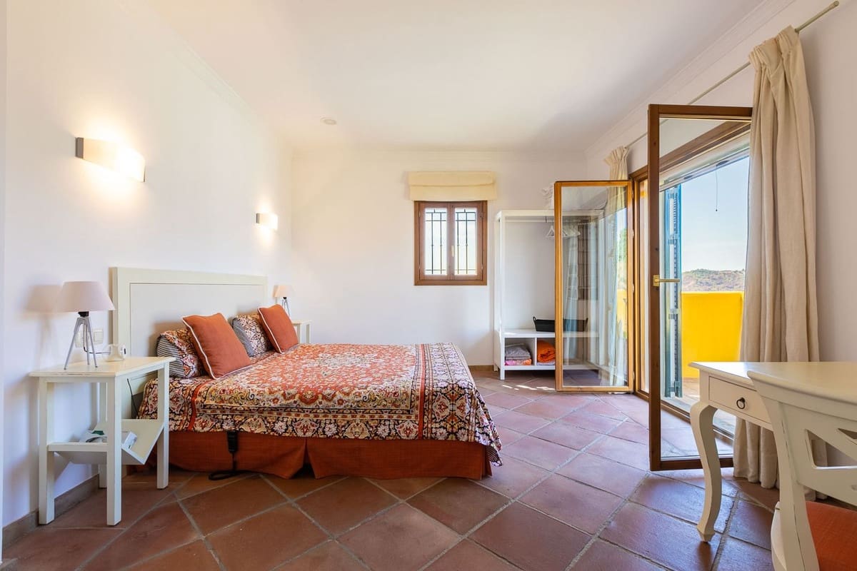 5 sovrum Villa till salu i Benahavis med garage - 1 795 000 € (Ref: 9079704)