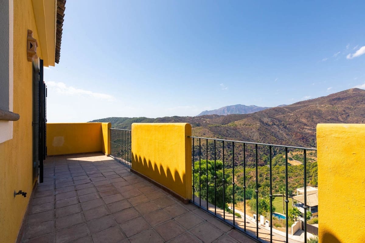 5 sovrum Villa till salu i Benahavis med garage - 1 795 000 € (Ref: 9079704)