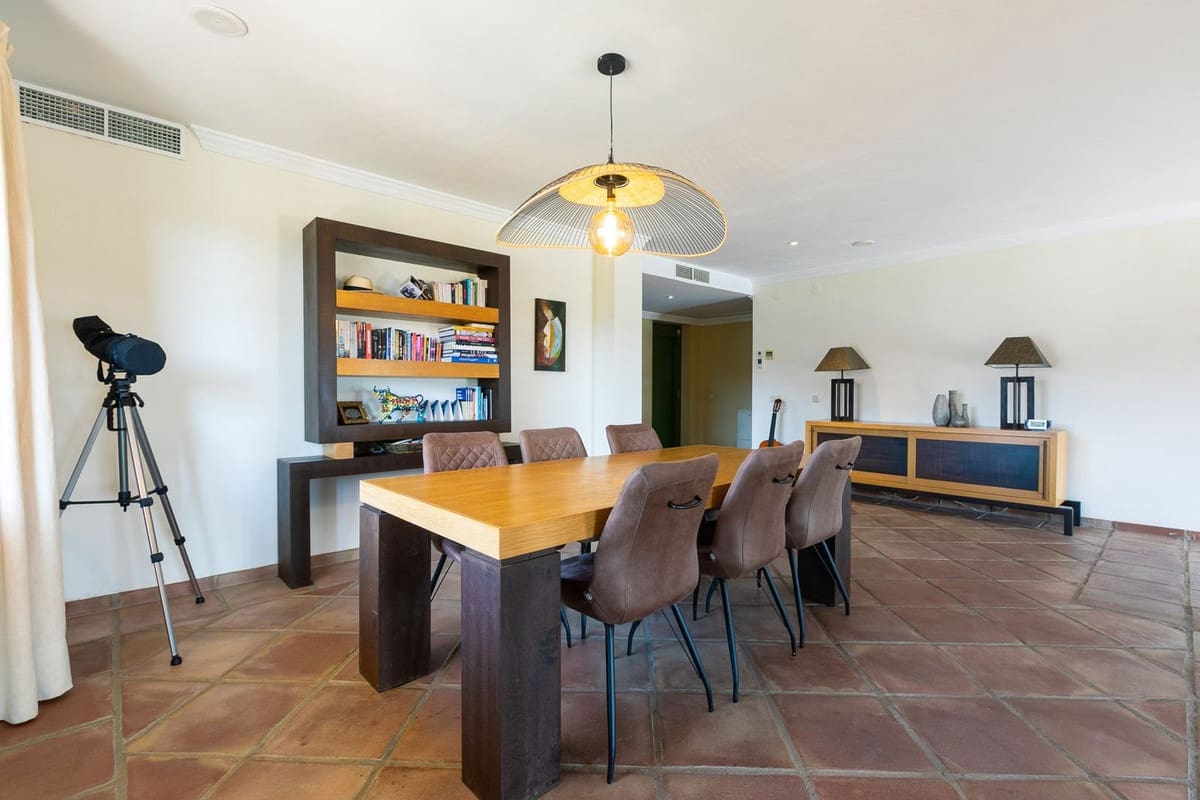 5 sovrum Villa till salu i Benahavis med garage - 1 795 000 € (Ref: 9079704)