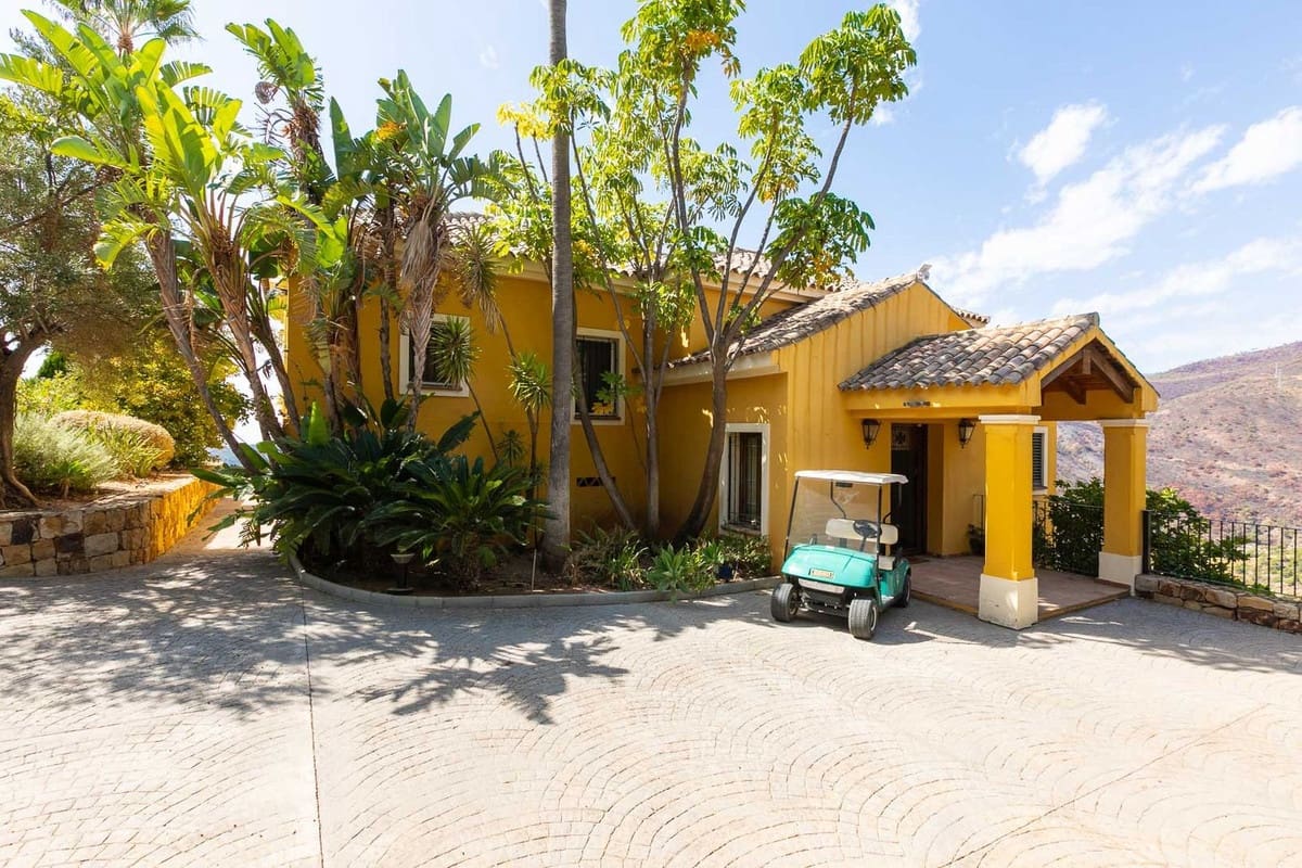 5 sovrum Villa till salu i Benahavis med garage - 1 795 000 € (Ref: 9079704)