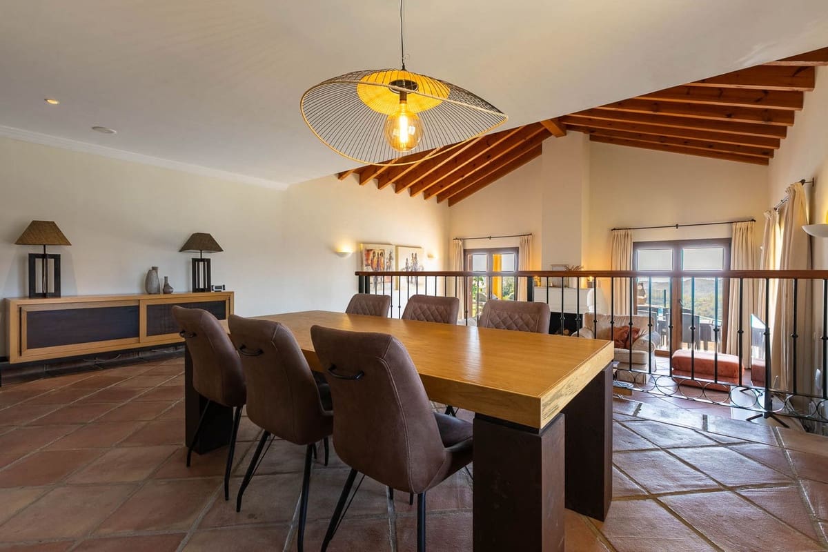 5 sovrum Villa till salu i Benahavis med garage - 1 795 000 € (Ref: 9079704)