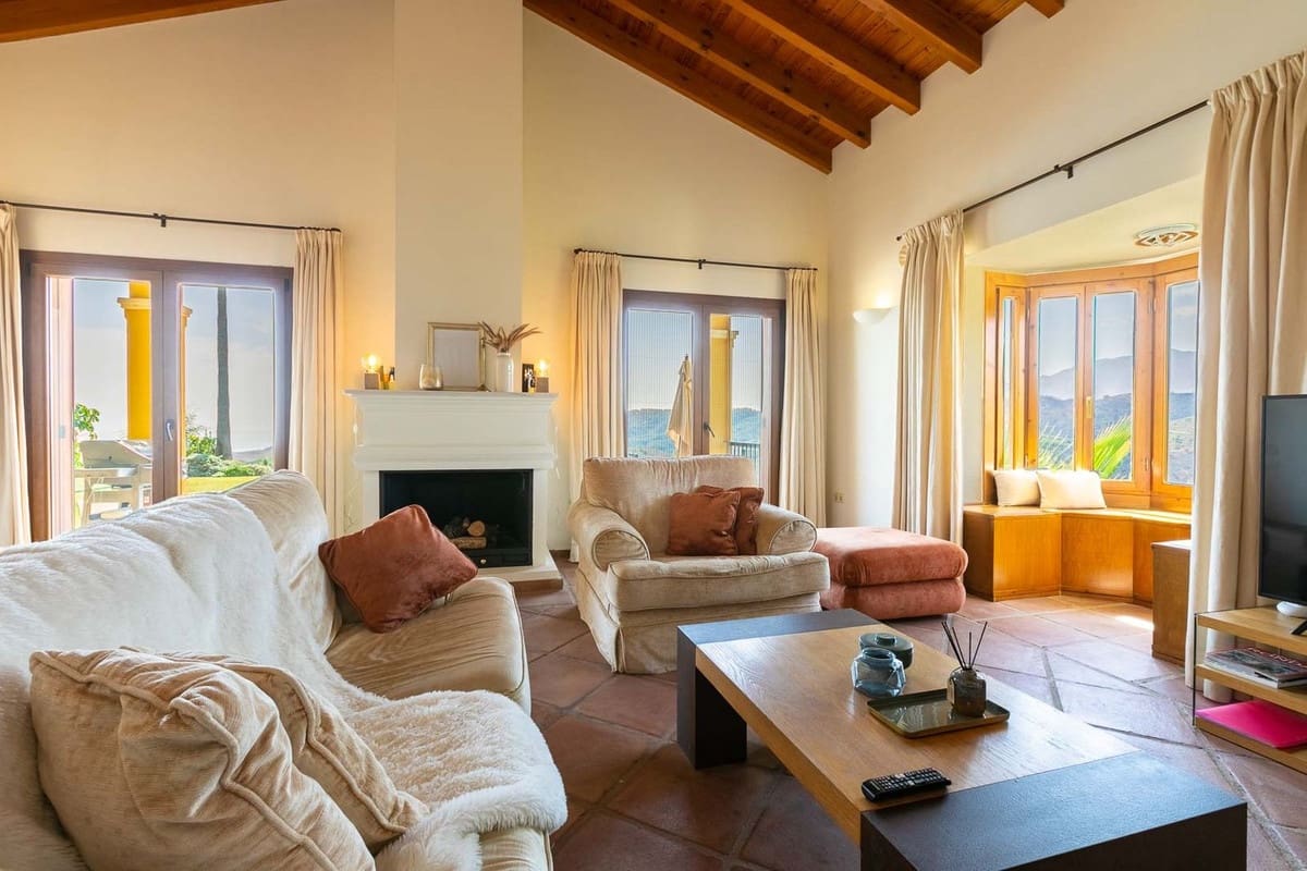 5 sovrum Villa till salu i Benahavis med garage - 1 795 000 € (Ref: 9079704)