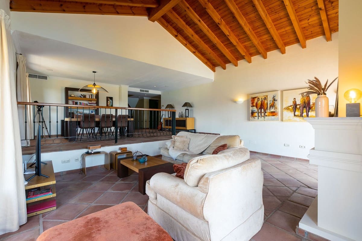 5 sovrum Villa till salu i Benahavis med garage - 1 795 000 € (Ref: 9079704)